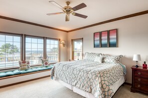 2 bedrooms, desk, iron/ironing board, free WiFi - Oceanfront Depoe Bay Paradise - Watch Whales! (Depoe Bay)