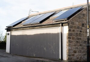 Exterior - Posh Garage  - Harrogate Center 1 bedroom bungalow with parking (Harrogate)