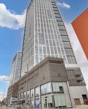 Apartment, 1 Bedroom, Accessible, Patio | Exterior - Luxury Apartment Vibrant London Retreat for Creatives (London)