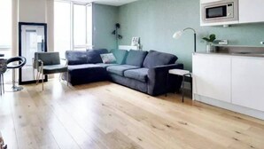 Appartement, 1 chambre, accessible aux personnes à mobilité réduite, patio | Salle de séjour