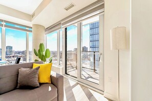 Apartment | 1 bedroom, Internet - High Rise 1BR Building With Gorgeous Views (Kitchener)