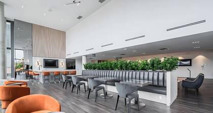 High Rise 1BR Building With Gorgeous Views