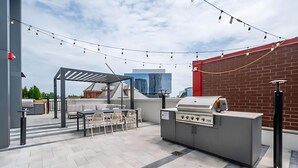 House - High Rise 1BR Building With Gorgeous Views (Kitchener)