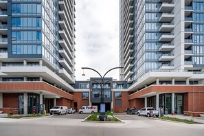 Apartment | 1 bedroom, Internet - High Rise 1BR Building With Gorgeous Views (Kitchener)