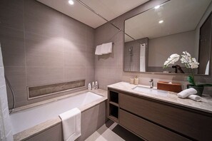 Exterior - One Lux Stay 2BR Downtown View Grande Signature Residences (Dubai)