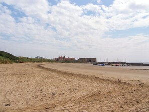 Beach nearby - Beadlin Cottage (Chathill)