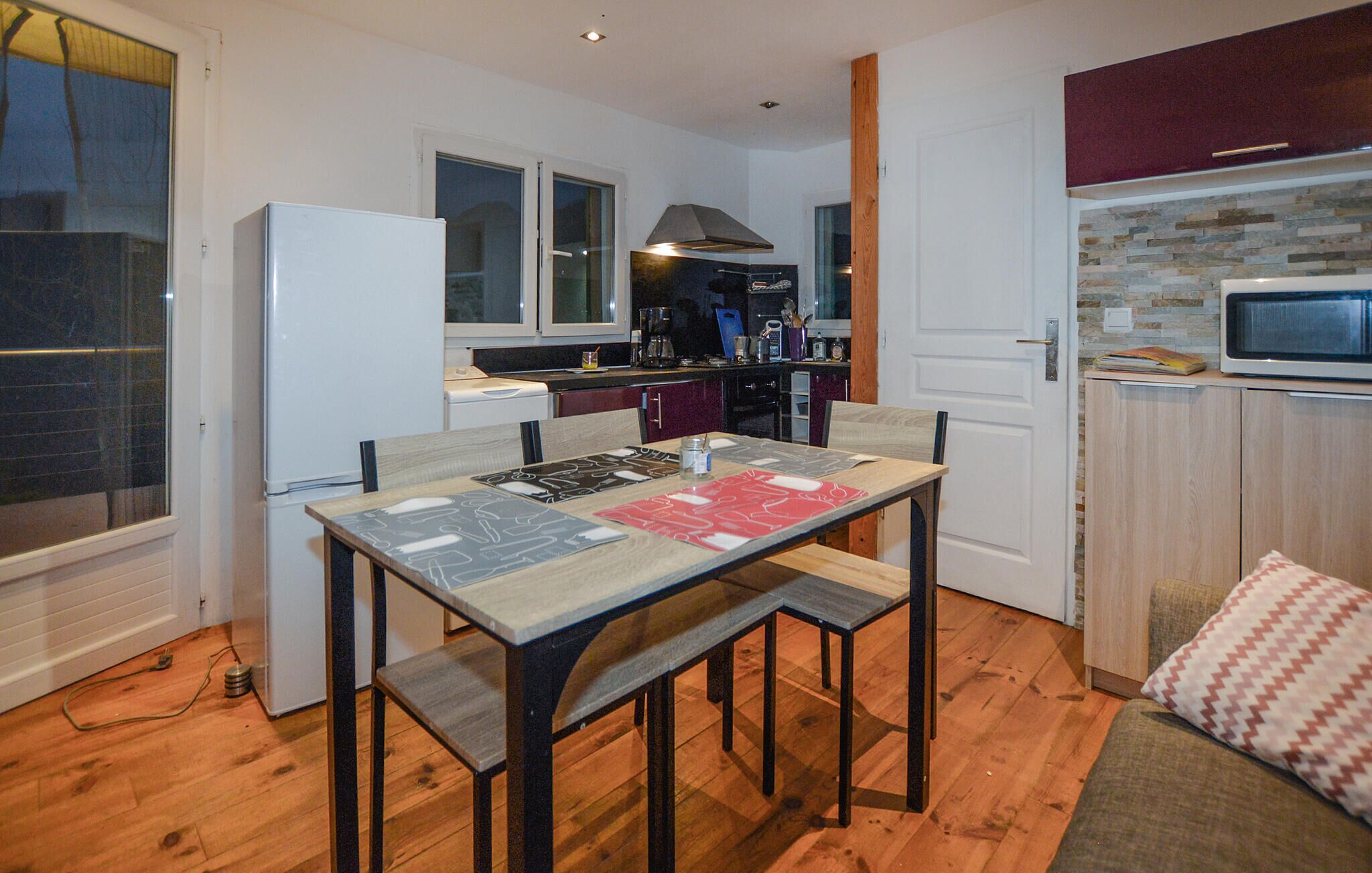 Réfrigérateur, four, plaque de cuisson