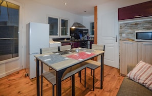 Réfrigérateur, four, plaque de cuisson