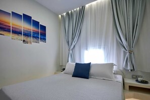 3 bedrooms, iron/ironing board, free WiFi - Soultouch Beachfront Villa, Luxury Villa (Thira - Santorini)