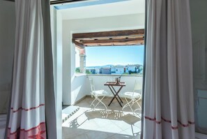 Interior - Apposentu (Case Peschiera-Lu Fraili)