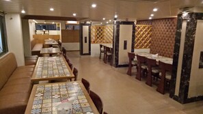 Restaurant - Hotel Umesh (Daman)