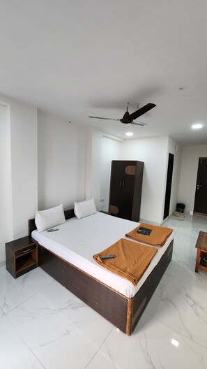 Deluxe Double Room, Balcony, City View | Desk, free WiFi - Hotel Umesh (Daman)