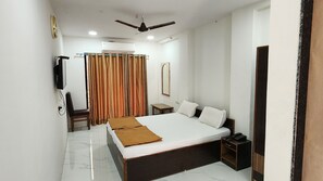 Deluxe Double Room, Balcony, City View | Desk, free WiFi - Hotel Umesh (Daman)