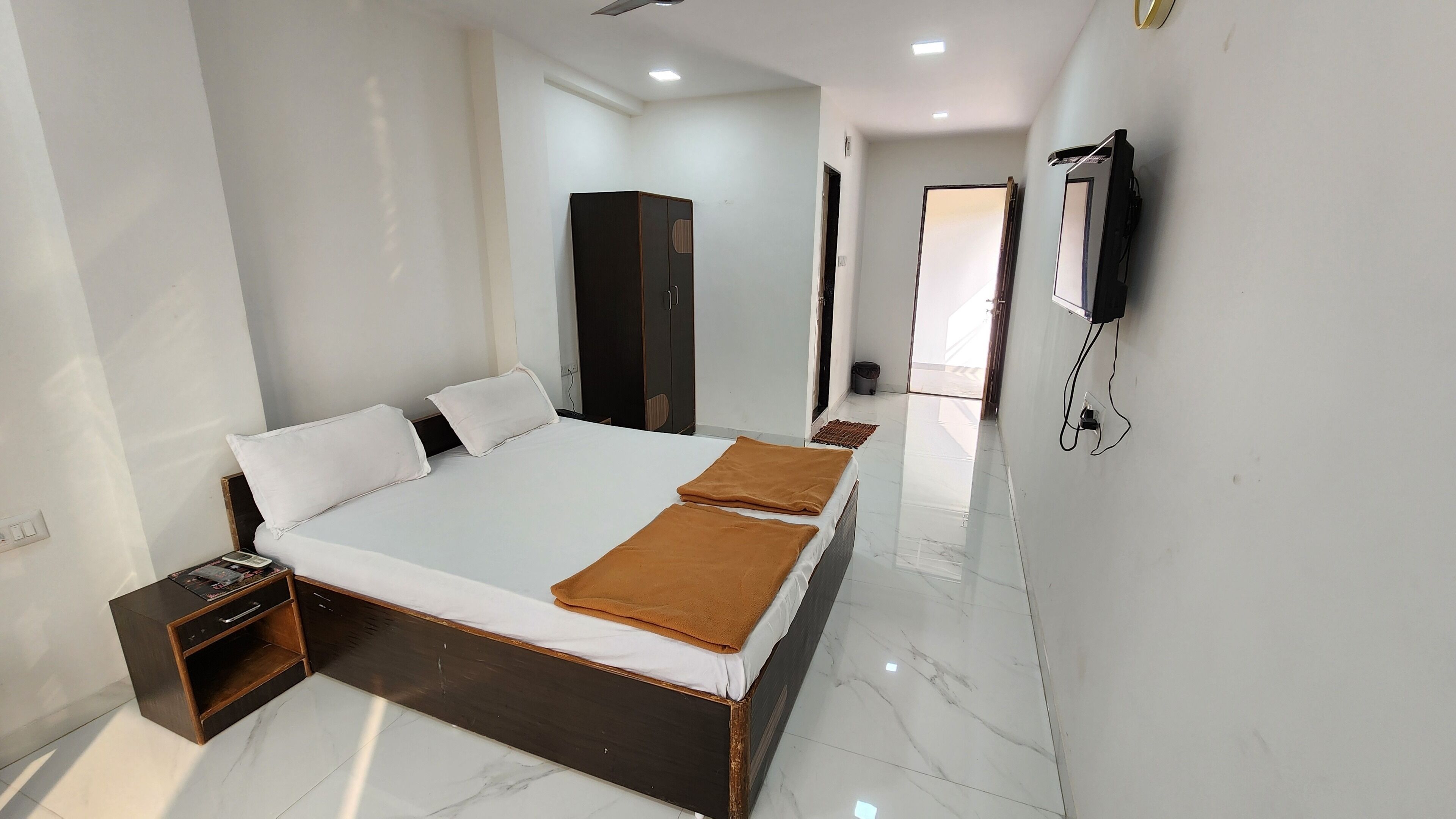 Deluxe Double Room, Balcony, City View | Desk, free WiFi