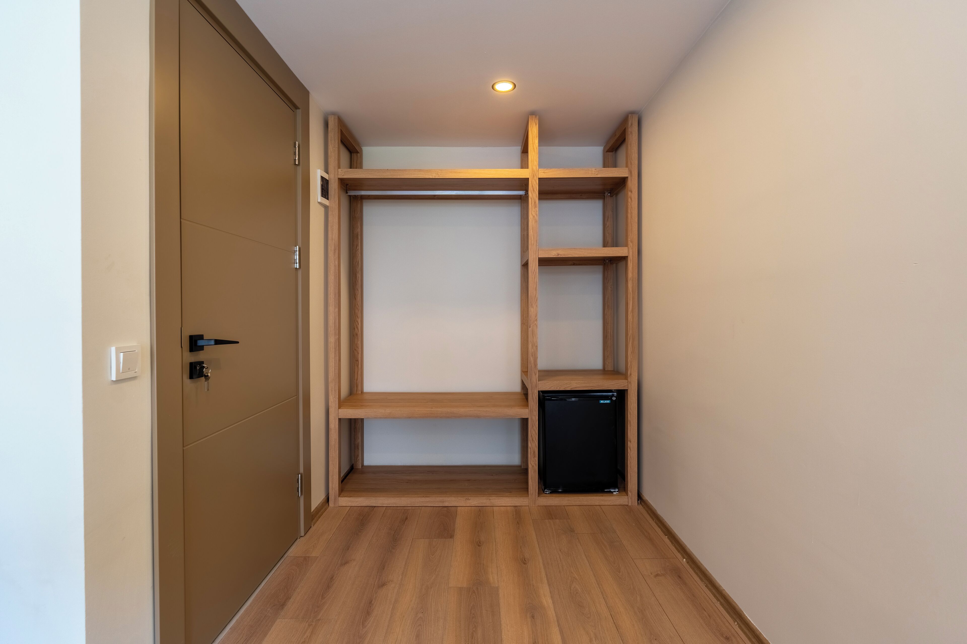 Bureau, espace de travail pour ordinateur portable, Wi-Fi gratuit