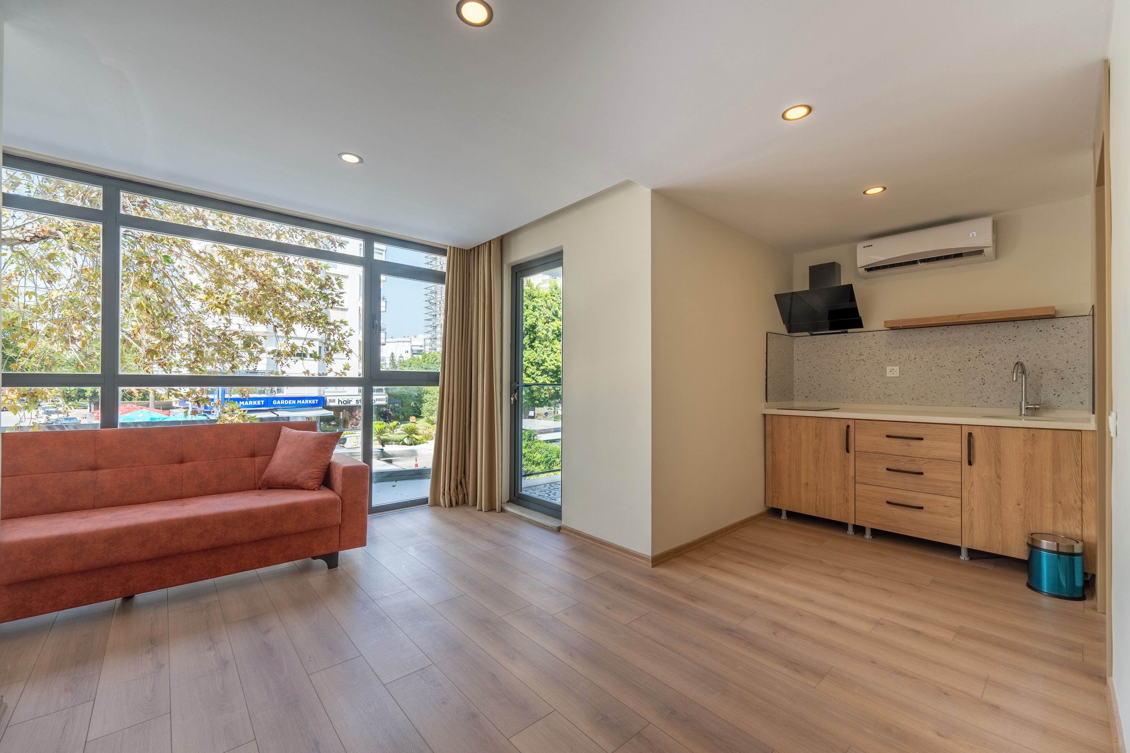 Deluxe Room, City View | Desk, laptop workspace, free WiFi