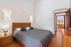 Iron/ironing board, WiFi, bed sheets - Villa Lotus with Private Pool and Air Conditioning (Albufeira)