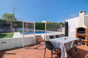 Outdoor dining - Villa Lotus with Private Pool and Air Conditioning (Albufeira)
