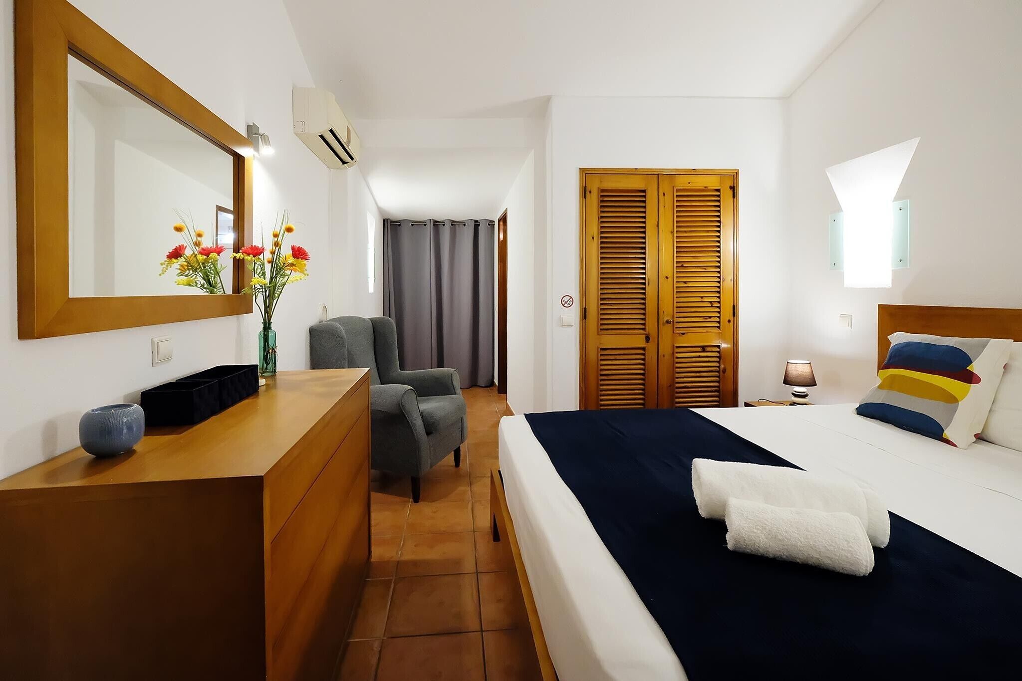 Iron/ironing board, WiFi, bed sheets