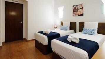 Iron/ironing board, WiFi, bed sheets