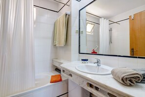 Shower, hair dryer, towels - Lotus villa 2, albufeira (Albufeira)