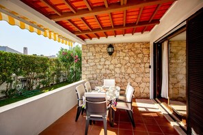 تناول الطعام بالخارج