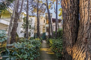 Exterior - Pine & Sea Retreat by PikHost (Qerret)