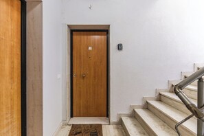 Interior - Pine & Sea Retreat by PikHost (Qerret)