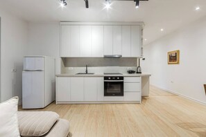 Fridge, oven, stovetop, toaster - Pine & Sea Retreat by PikHost (Qerret)