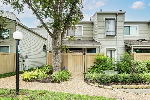 5 Mi to Westchase District: Houston Extended Stay