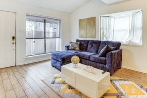 Interior - 5 Mi to Westchase District: Houston Extended Stay (Houston)