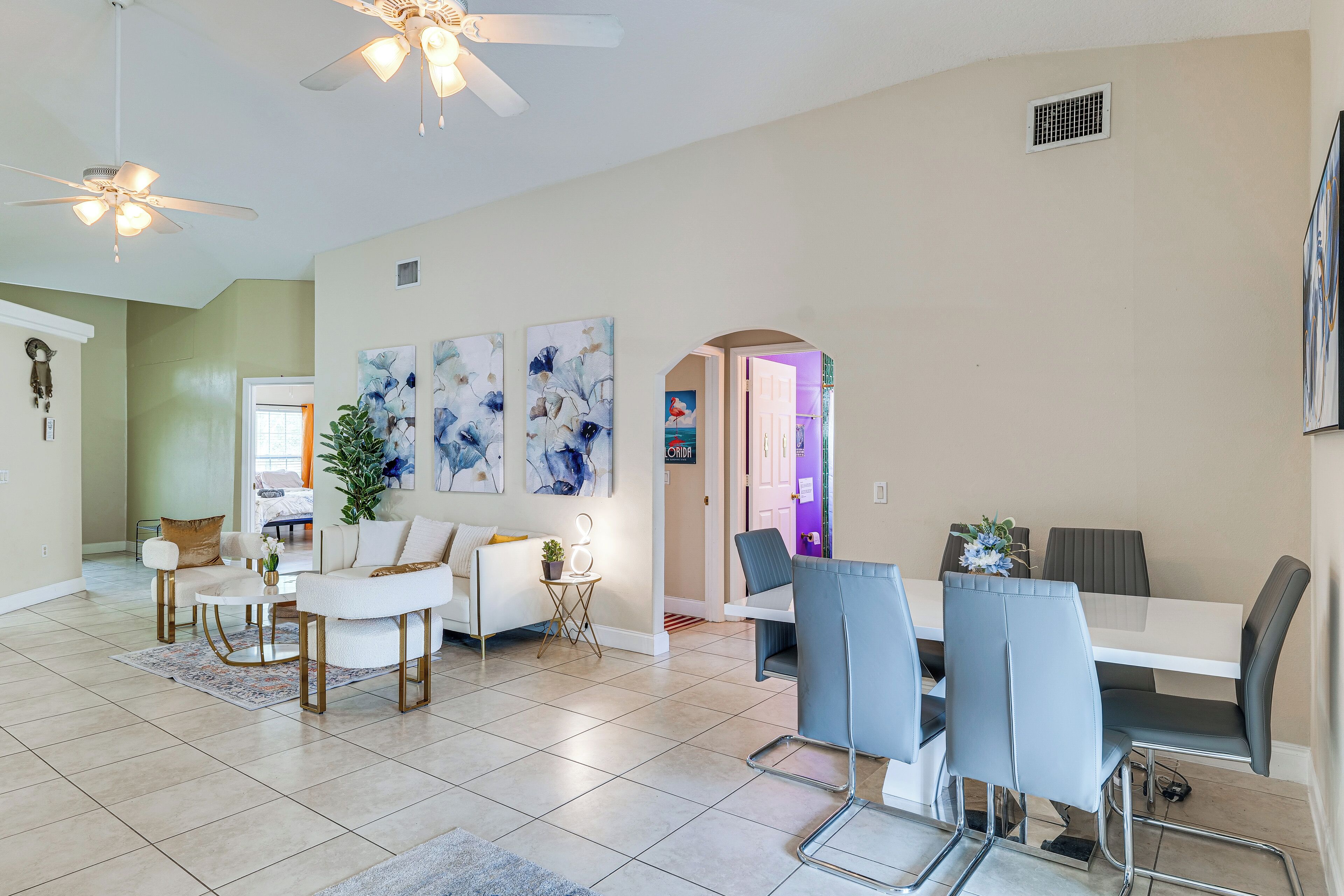 House (5 Bedrooms) | Interior