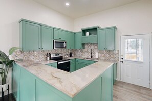 Interior - 2 BR Home one Block From Botanical Gardens (San Antonio)