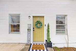 Interior - 2 BR Home one Block From Botanical Gardens (San Antonio)