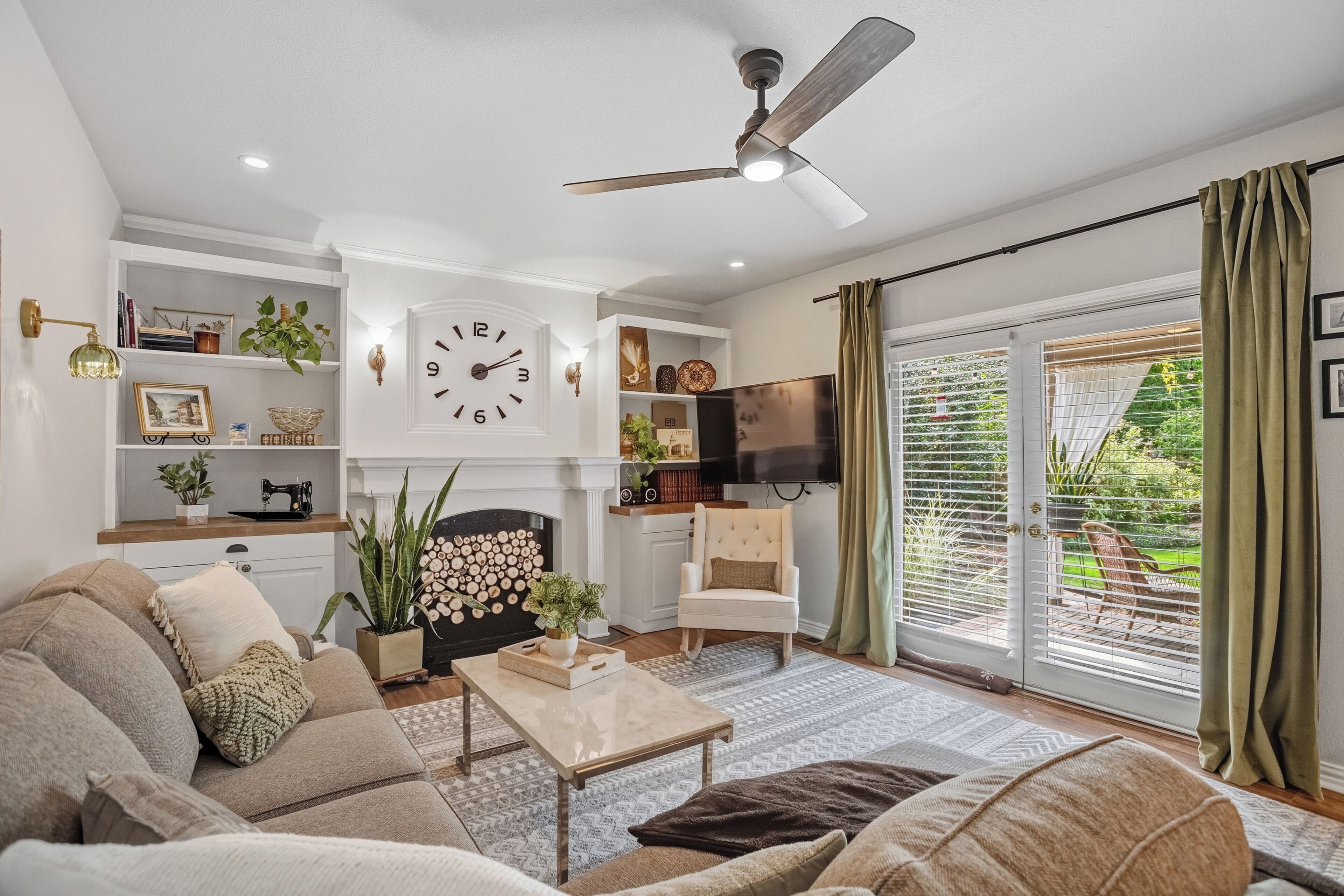 House (5 Bedrooms) | Interior