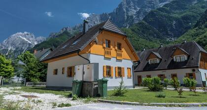 House Parabola â 4-Bedroom Mountain Retreat with Breathtaking Views, Sleeps 10