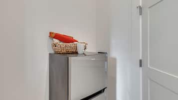 Apartment (0 Bedroom) | Interior