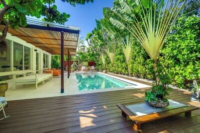 Tropical Backyard W/pool: 10 min From Miami Beach!