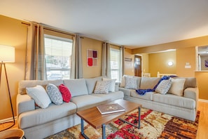 House (5 Bedrooms) | Interior - Gather Family! Home w/ Fenced Yard in Wheat Ridge (Wheat Ridge)