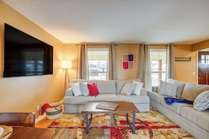 House (5 Bedrooms) | Interior - Gather Family! Home w/ Fenced Yard in Wheat Ridge (Wheat Ridge)