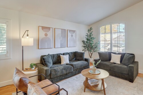 Extended Stay Home w/ Mtn View: 5 Mi to The Strip!