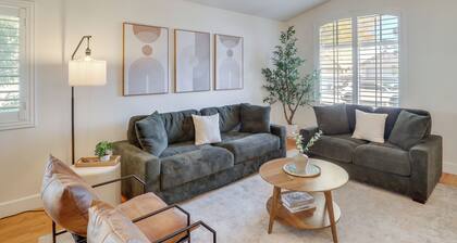 Extended Stay Home w/ Mtn View: 5 Mi to The Strip!