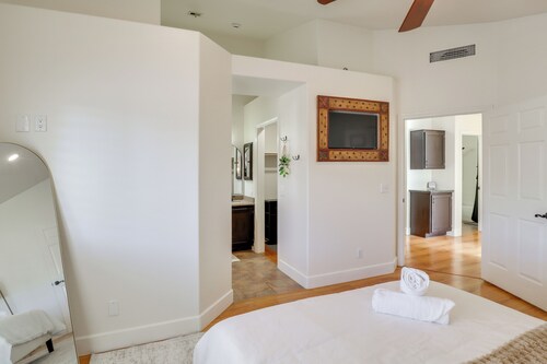 Extended Stay Home w/ Mtn View: 5 Mi to The Strip!