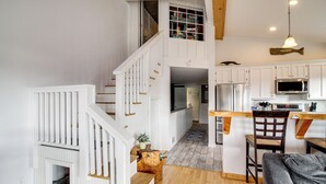 House (3 Bedrooms) | Interior - Stroll to Shore: Retreat w/ Balcony in Gold Beach (Gold Beach)