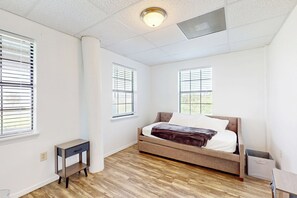 Apartment (2 Bedrooms) | Interior - Bay Views & Beach Access: Ingleside Getaway (Ingleside)