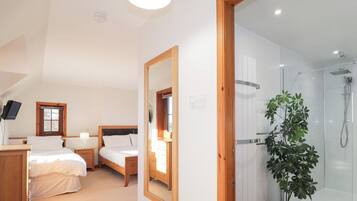 6 bedrooms, individually decorated, individually furnished, free WiFi