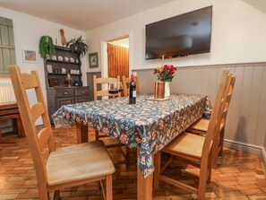 Cottage | Dining