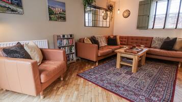 Cottage | Living area