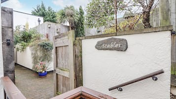 Cottage | Property grounds