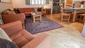 Cottage | Living area